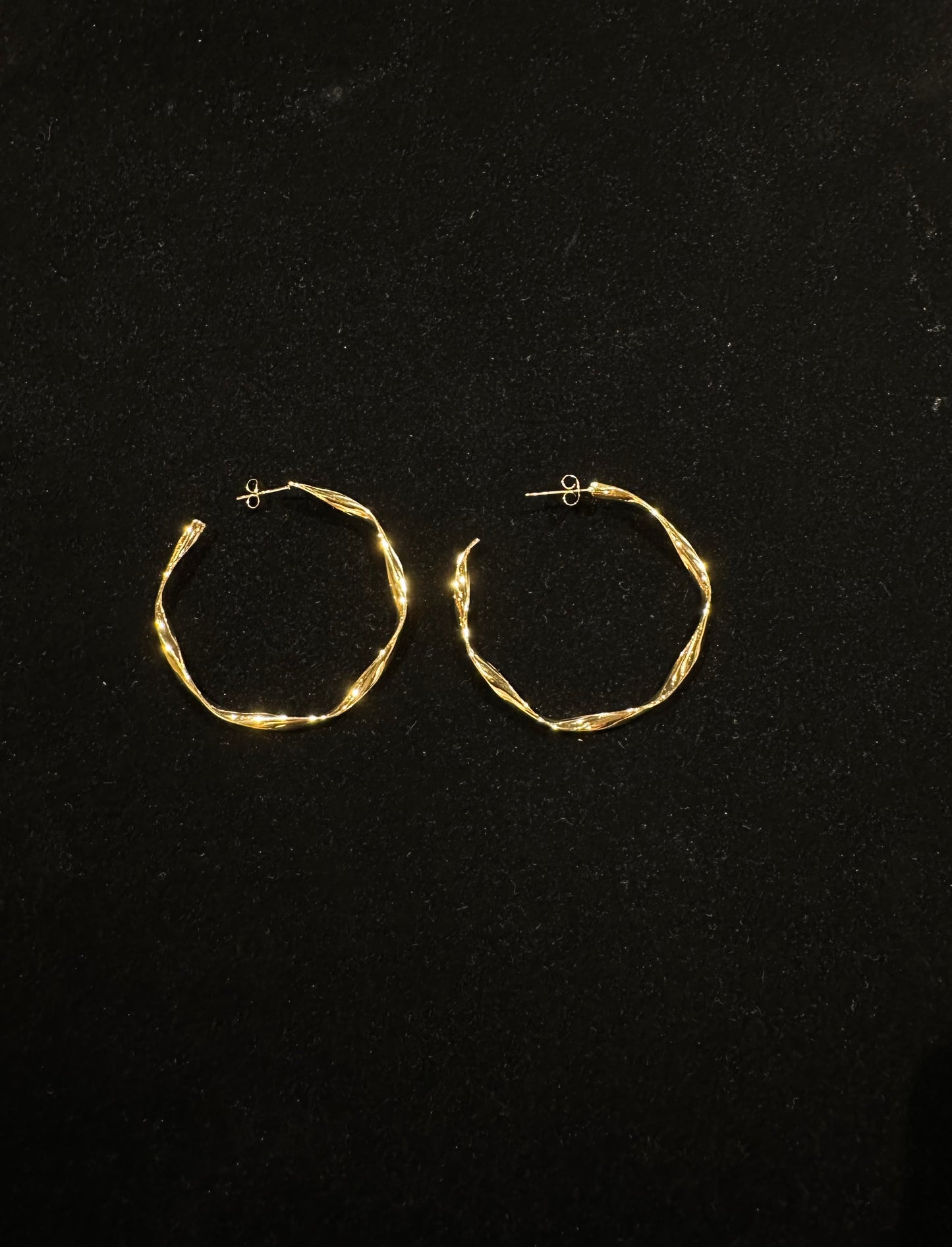 Jencic big hoop twist earring gold