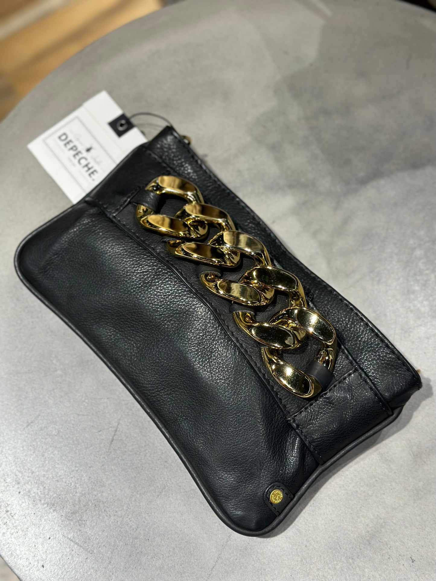 DEPECHE Elegant leather clutch decorated with a metalchain