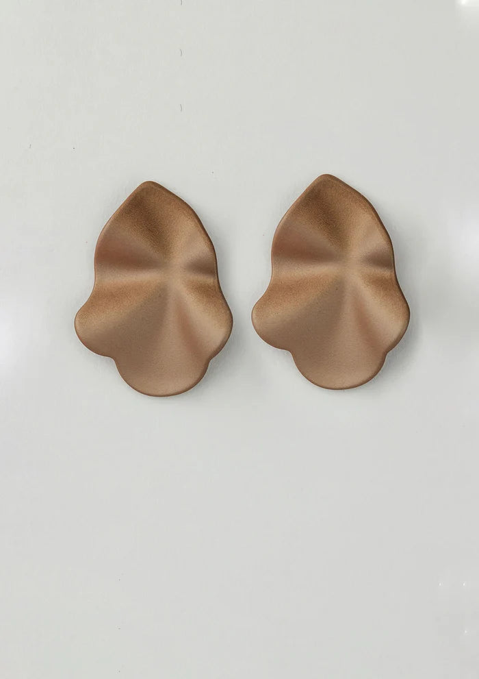 Bow 19 LIP EARRINGS PEARL Nougat